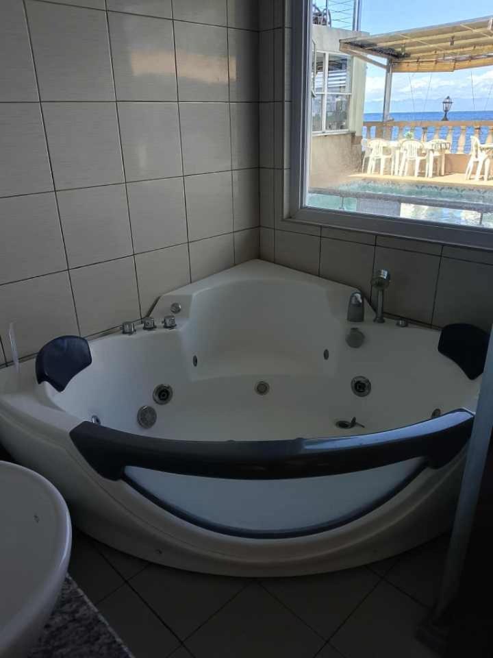 Ocean Breeze Resort Toledo Dış mekan fotoğraf